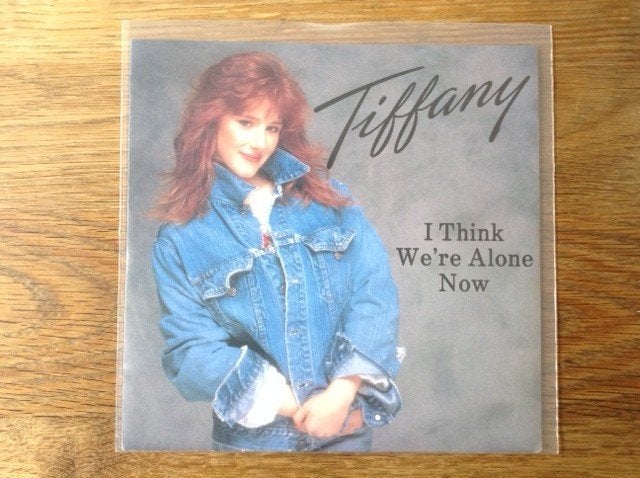 single tiffany, 7 inch, Ophalen of Verzenden, Pop, Beschermende buitenhoes
