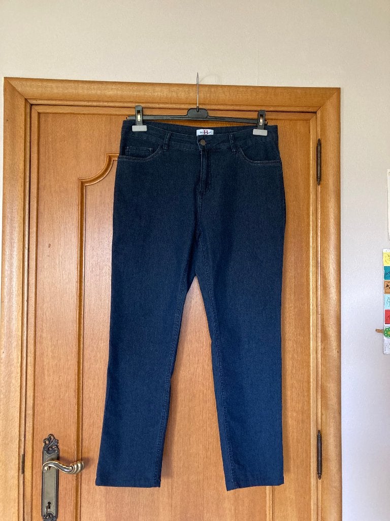 Blauwe jeansbroek, Bellisimo, maat 44 lengte is 98 cm, Blauw, Ophalen of Verzenden, Zo goed als nieuw, Bellisimo