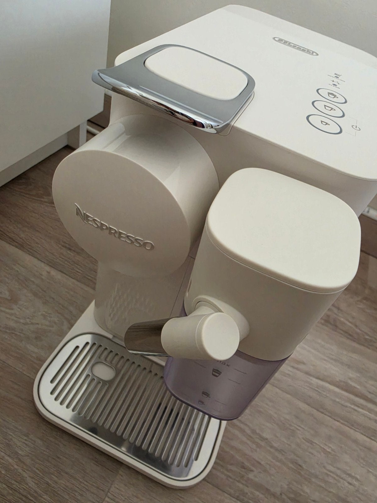 de'longhi Nespresso koffiemachine met accessoires nieuw!, Ophalen, Zo goed als nieuw, Koffiemachine