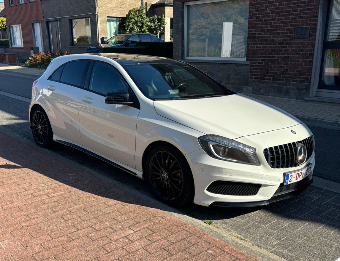 Mercedes-Benz A 180 – AMG Line, Auto's, 4 cilinders, Leder en Stof, Wit, 1595 cc