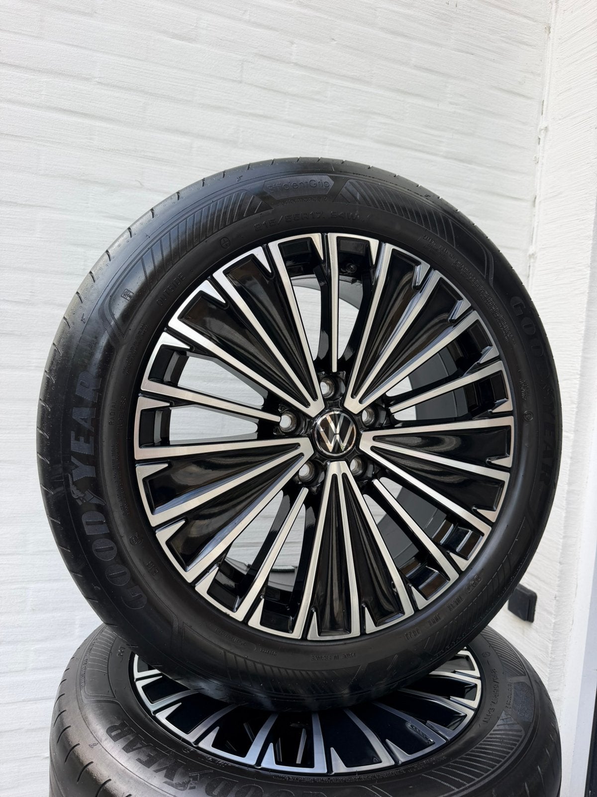 Originele 17” volkswagen velgen Napoli Passat B9, Ophalen, 17 inch, Band(en), Zomerbanden