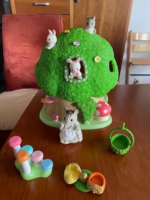 Sylvanian Cabane dans les bois avec 4 personnages, Enfants & Bébés, Jouets | Maisons de poupées, Enlèvement ou Envoi, Utilisé