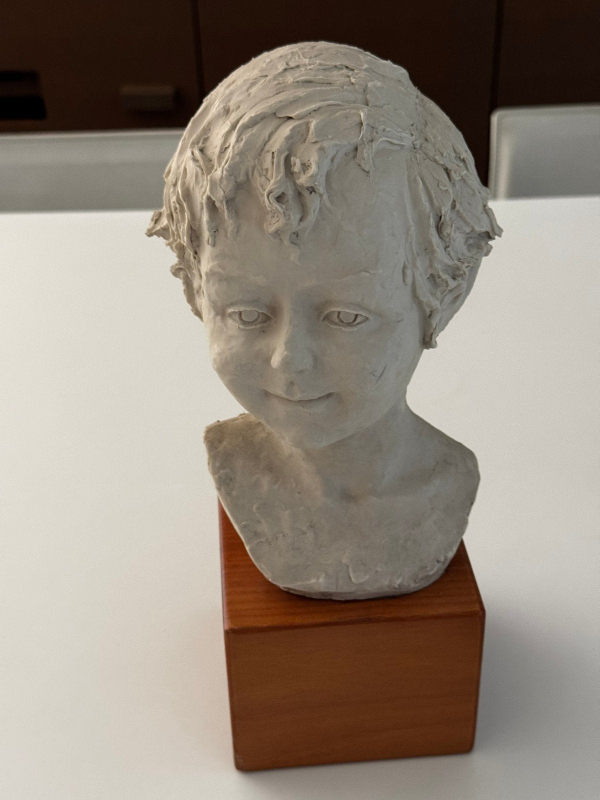 Mario J. Paracone sculptuur kinderbuste - 27/250, Antiek en Kunst, Kunst | Beelden en Houtsnijwerken, Buste, Hout, Klassiek, Beige