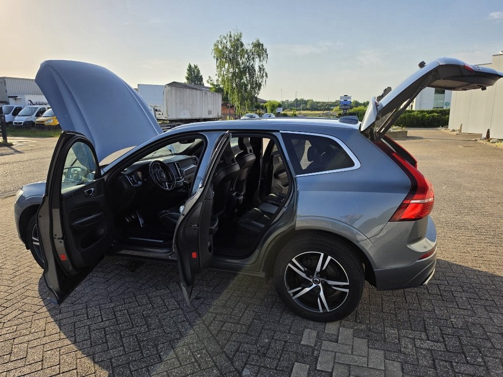 VOLVO XC60  R DESIGN. 4x4, Auto's, 4 cilinders, Bedrijf, 140 kW, Zilver of Grijs