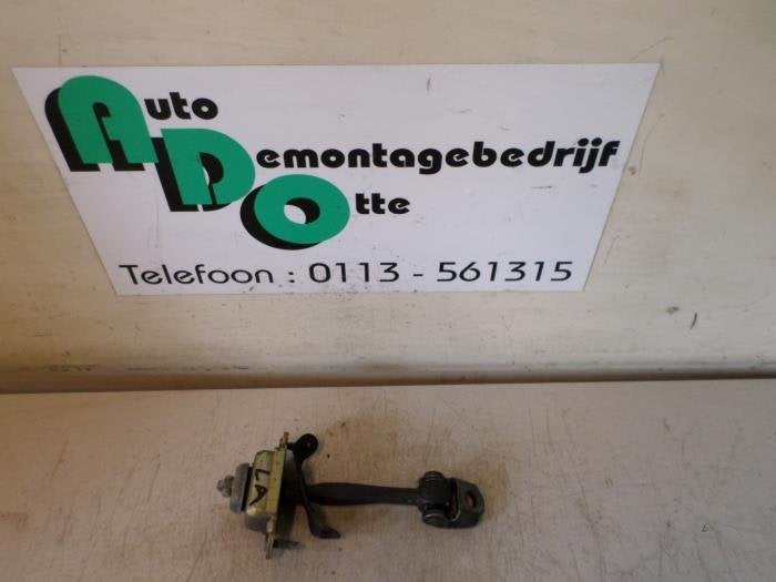Deurvanger 4Deurs links-achter van een Ford Mondeo (Mondeo 0, Gebruikt, -, -, Ophalen of Verzenden