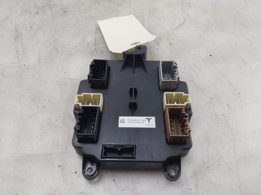 ORDINATEUR VEROUILLAGE CENTRALISE (|106205610B|106205600|106, Germany_Sales@tesla.com, Utilisé, Autres marques automobiles, Ludwig-Prandtl-Straße 27 - 29
12526  Berlin, DE