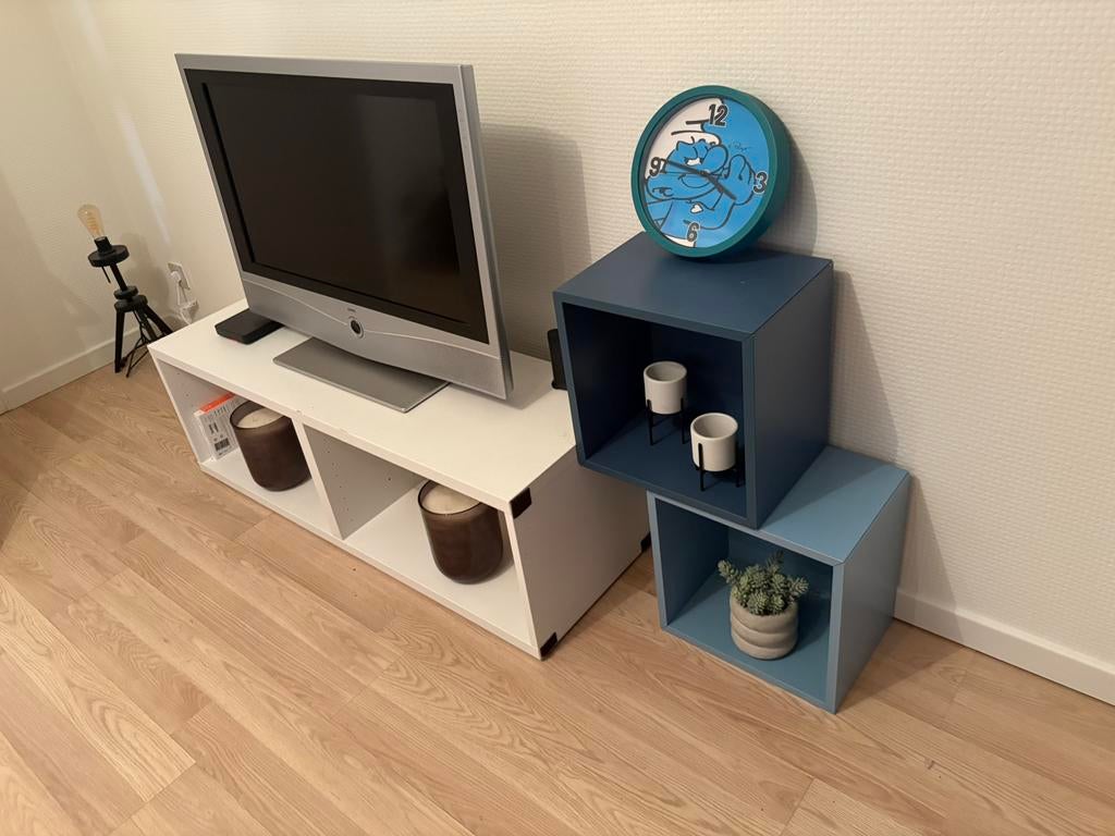Witte tv kast en blauwe blokken, Enlèvement, Comme neuf