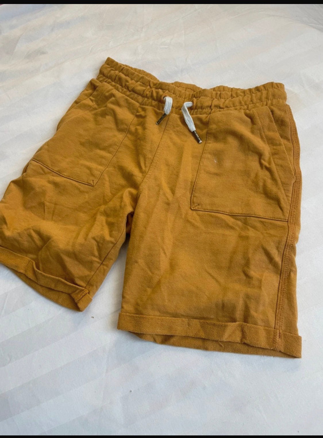 Short en molleton moutarde Fish & Chips – 10/11 ans (146 cm), Enfants & Bébés, Enlèvement ou Envoi, Utilisé, Garçon, Autres types