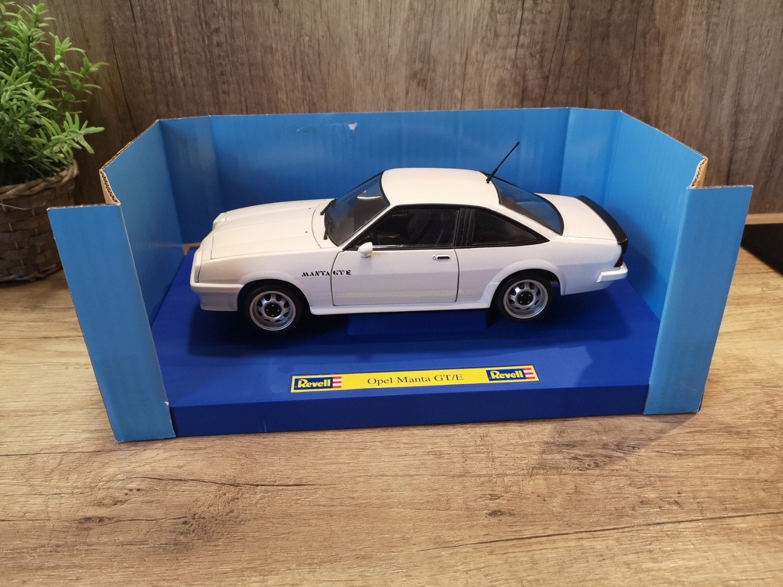 1:18 Revell Opel Manta B GTE, Hobby & Loisirs créatifs, Enlèvement ou Envoi, Utilisé, Voiture, Revell