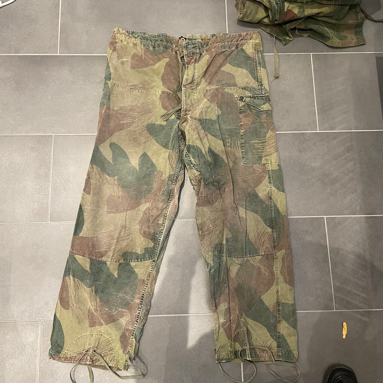 Pantalon parachutiste belge 1956 abl brushstroke, Enlèvement ou Envoi, Comme neuf