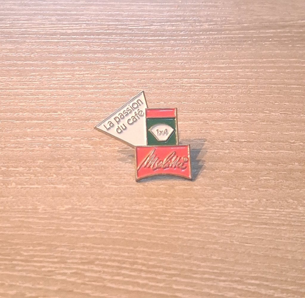 PIN - MELITTA - KOFFIE - CAFÉ - COFFEE, Verzamelen, Verzenden, Gebruikt, Merk, Speldje of Pin
