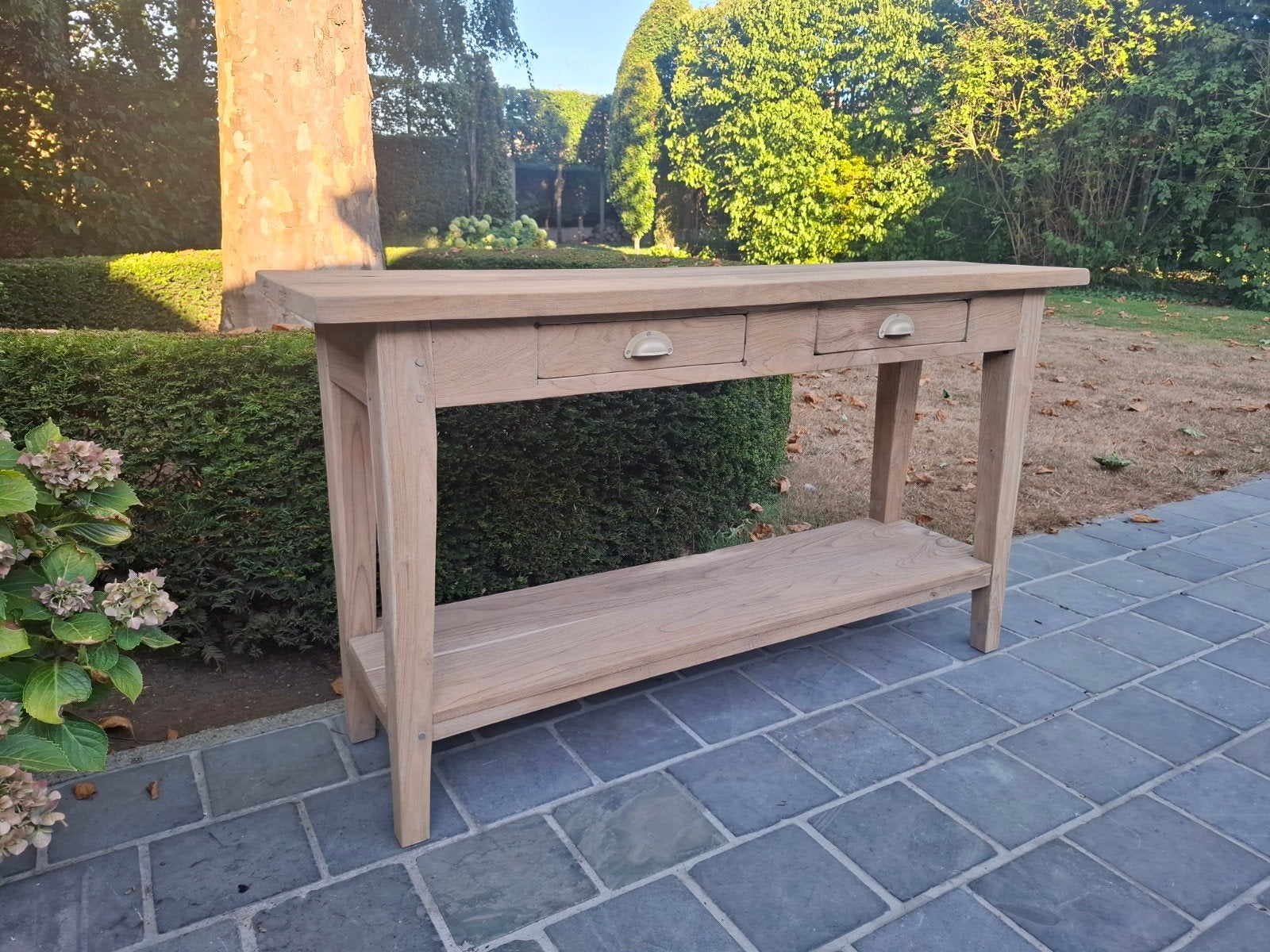 Sidetable uit massieve teak. Geluchtgomd., Ophalen of Verzenden