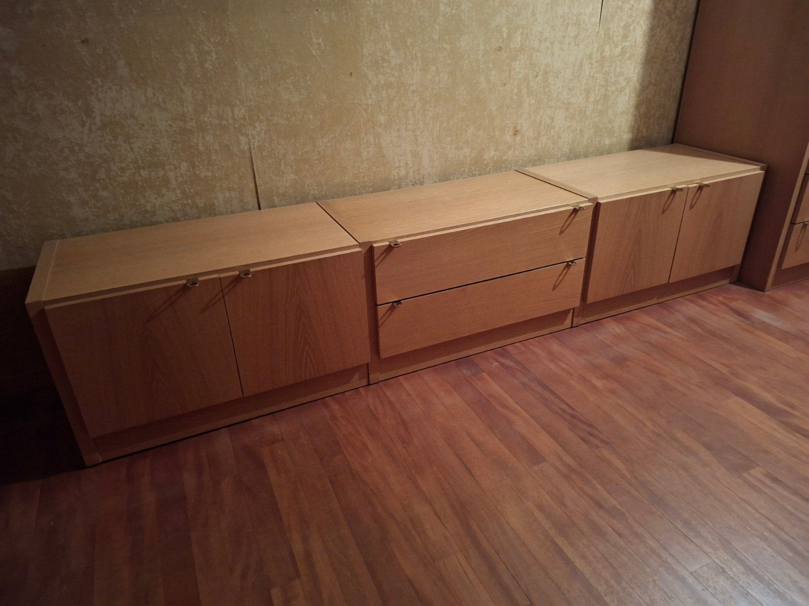 Commode de D.Vandenberghe, Enlèvement, Chêne