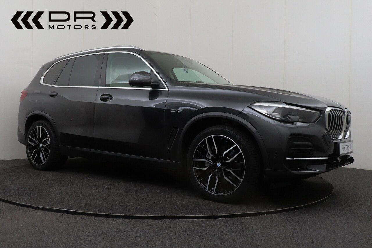 BMW X5 XDrive45e - 4X4 - VERWARMD STUURWIEL - CARPLAY, 0 min, 0 kg, Bedrijf, 5 deurs