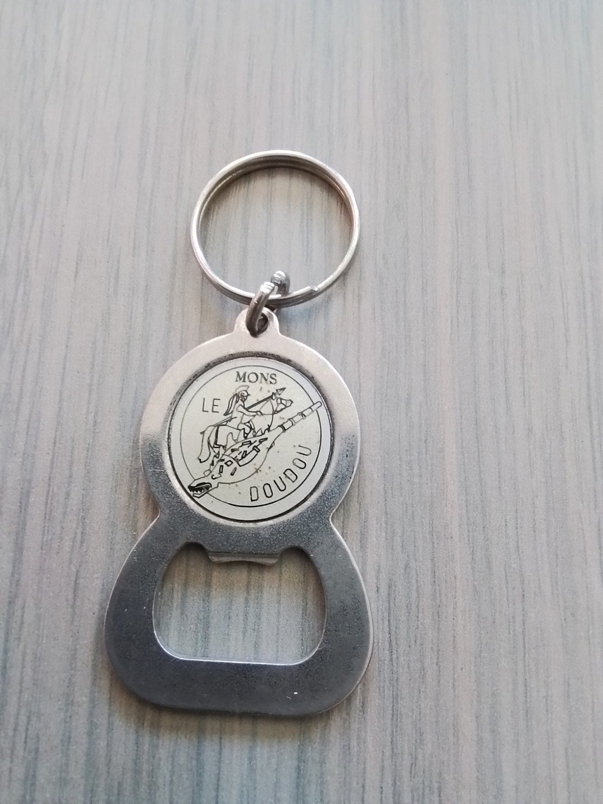 porte clé  avec décapsuleur   Mons le Doudou, Collections, Enlèvement ou Envoi, Comme neuf