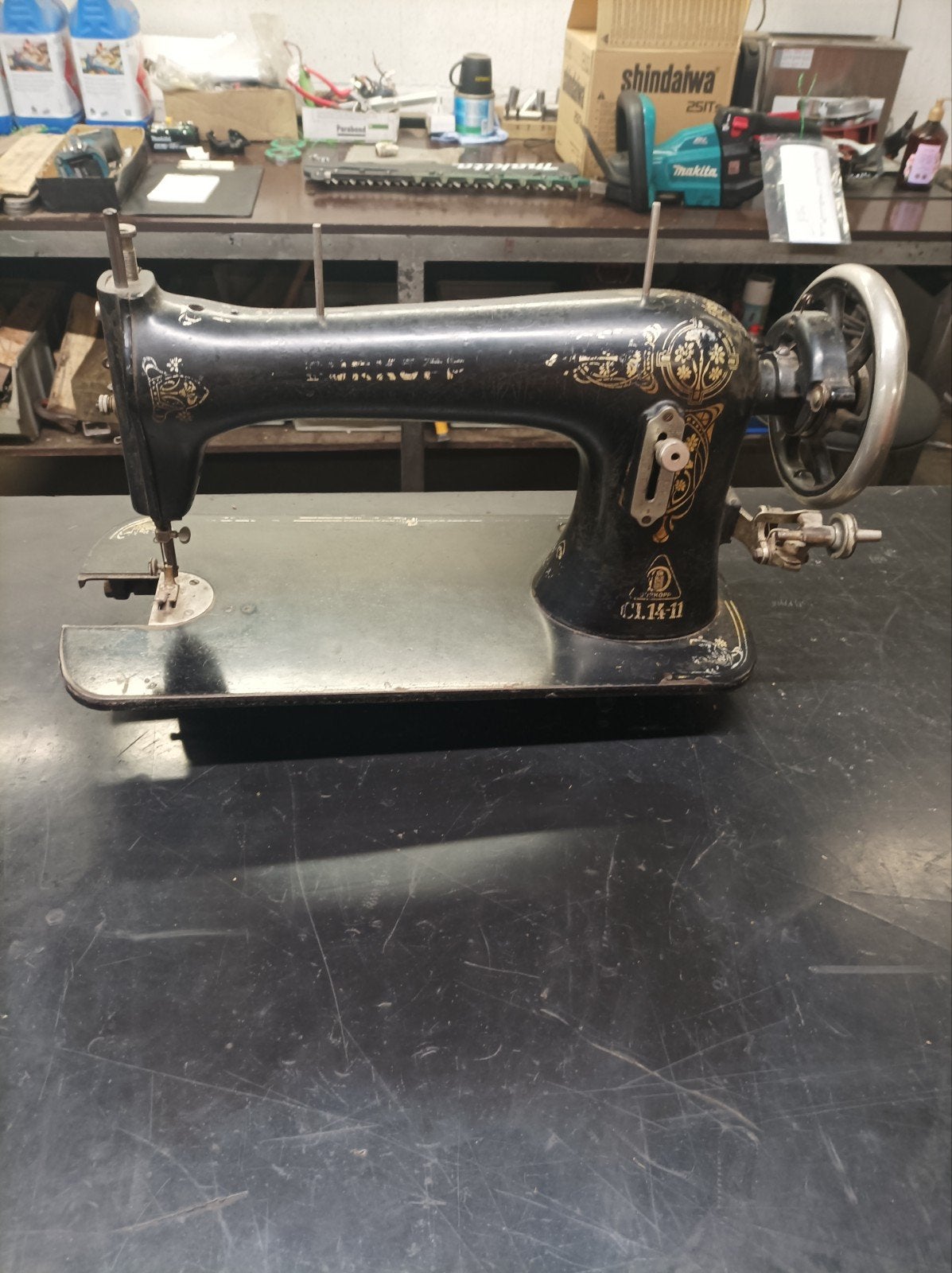 Naaimachine voor decoratie of onderdelen., Ophalen