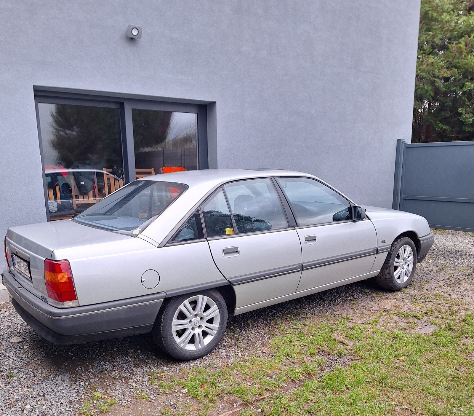 Opel Omega 2.0i, Autos, Opel, Omega, 4 portes, Bleu, Vitres électriques
