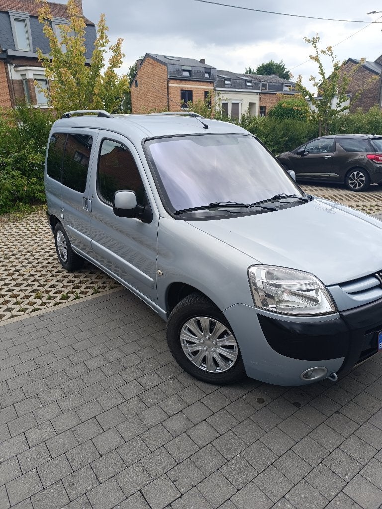 Peugeot partner 1600hdi année 2008, Autos, Euro 5, Boîte manuelle, Noir, 5 portes