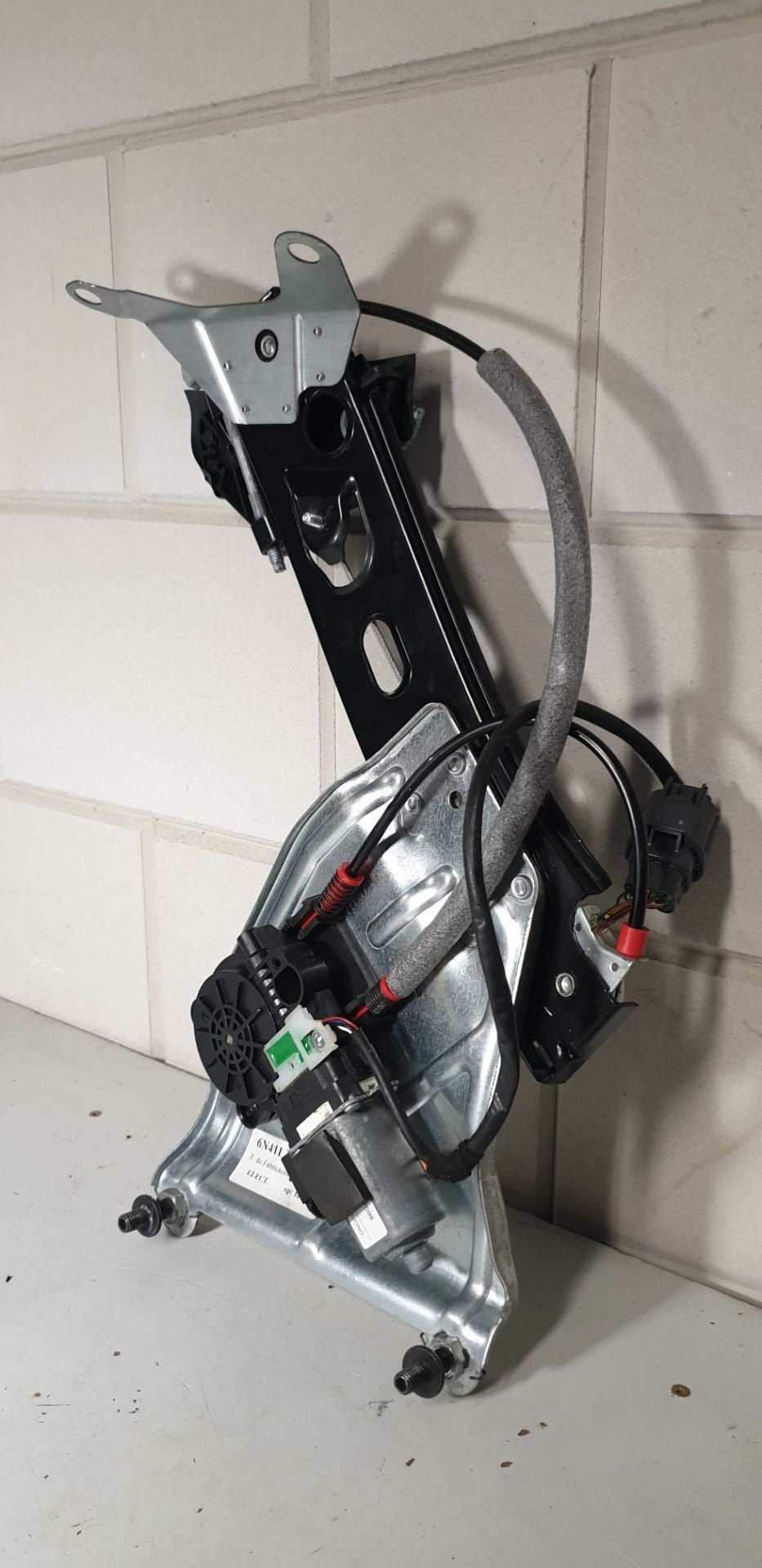 M canisme de l ve-vitre arri re droit Ford Focus II C+C 6N41, Info@ford.com, Ford Motor Company, American Road 1
48126  Dearborn