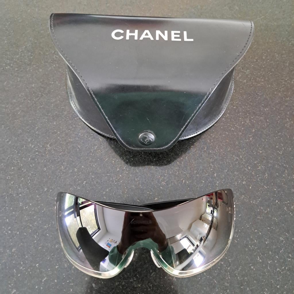 Lunettes de soleil 🖤 Chanel, Enlèvement ou Envoi, Comme neuf, Noir, Lunettes de soleil