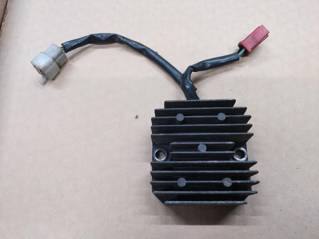 honda dominator 650 model '88-'91 spanningsregelaar, Enlèvement ou Envoi, Utilisé