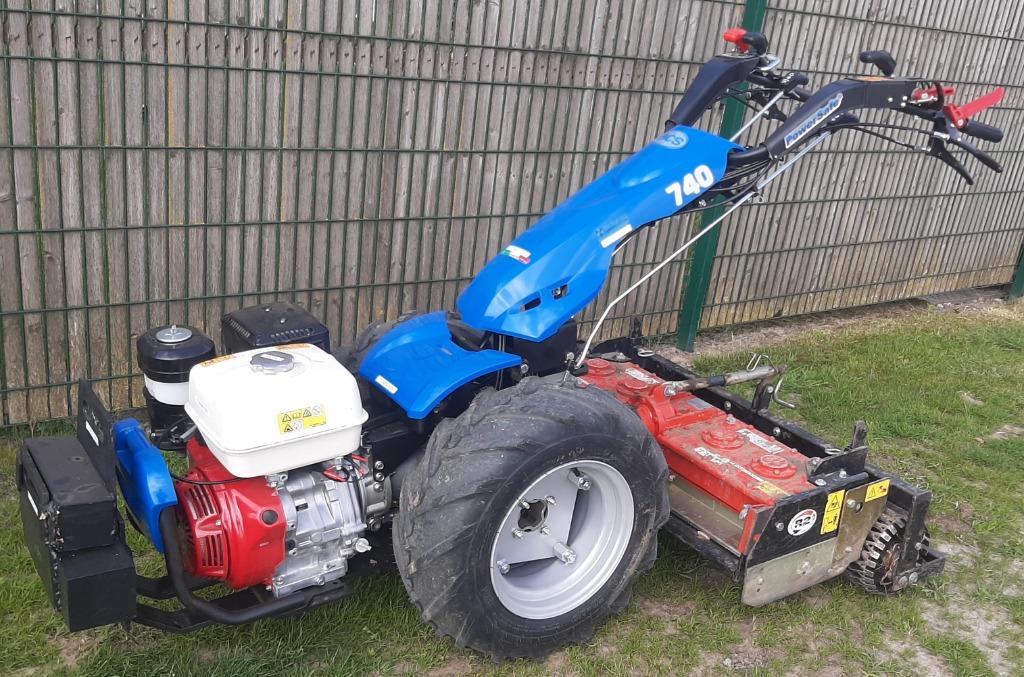 Te huur: Motoculteur, Bricolage & Construction, Outillage | Pièces de machine & Accessoires, Utilisé, Enlèvement