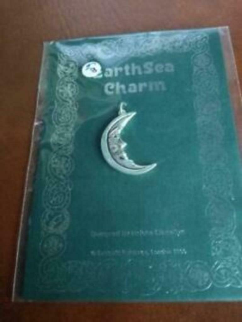 hangertje maanamulet ook zonnetje te koop !, Overige materialen, Nieuw, Ophalen of Verzenden, Kruis of Symbool