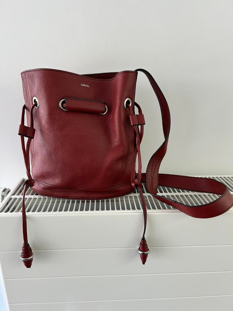 Lancel tas, Handtassen en Accessoires, Tassen | Damestassen, Zo goed als nieuw, Schoudertasje, Rood, Ophalen of Verzenden