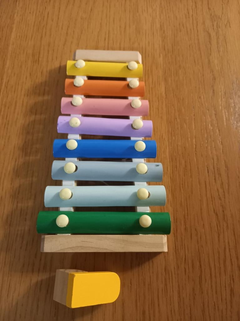 METALEN PIANO MET 8 KLANKEN VOOR 8€, Verzamelen, Poppetjes en Figuurtjes, Ophalen