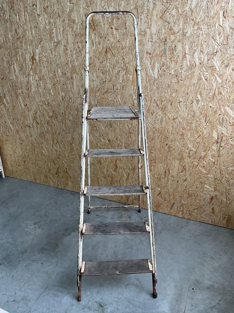 Vintage ijzeren ladder met 5 treden, Ophalen, Zo goed als nieuw, Ladder
