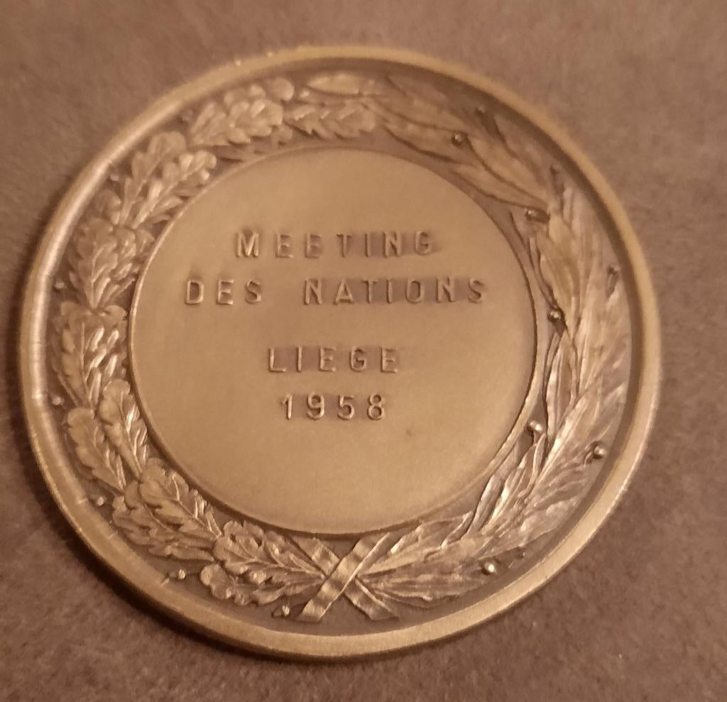 A l’occasion du Meeting des Nations de Liège en1958, Enlèvement ou Envoi, Bronze