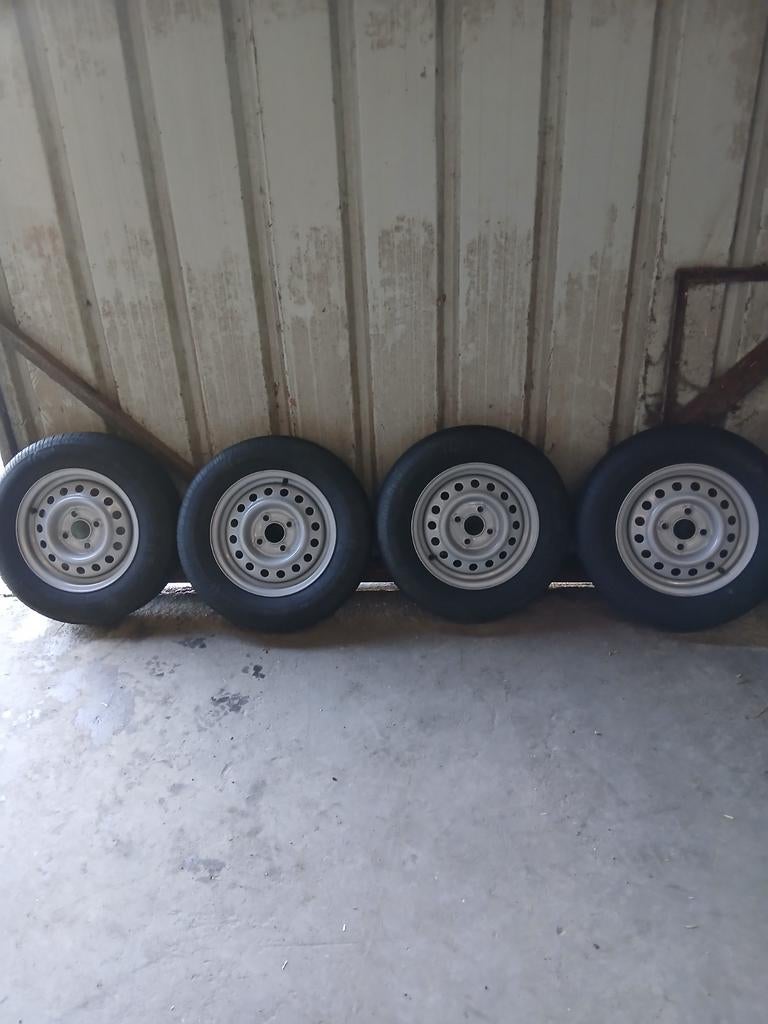 PNEUS AVEC JANTE NEUFS taille 155/80R13 pour remorque de 750, Autos : Pièces & Accessoires, Enlèvement, Pneu(s)