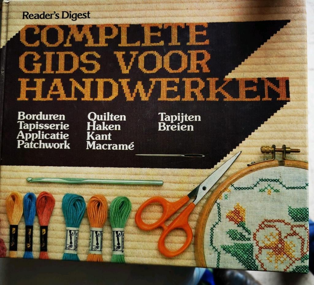 Gids voor allerhande handwerken 1982, Livres, Loisirs & Temps libre, Comme neuf, Enlèvement ou Envoi
