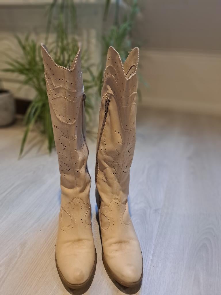 Beige cowboy laarzen uitstekende staat, Kleding | Dames, Ophalen, Hoge laarzen, Beige, Zo goed als nieuw