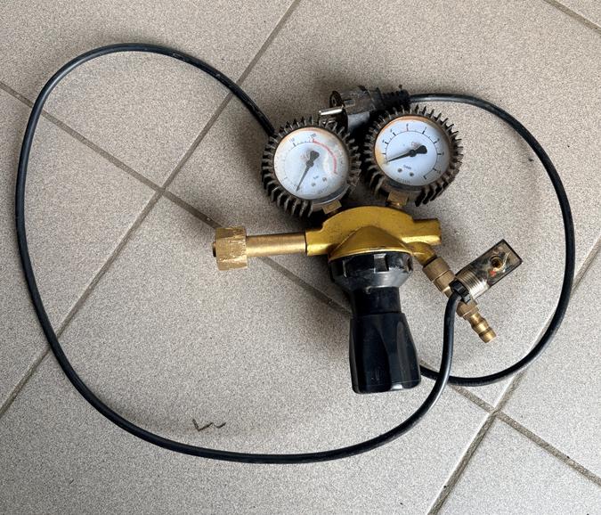 2 x CO2 gasdrukmeter elektrisch, Ophalen, Gebruikt, CO2