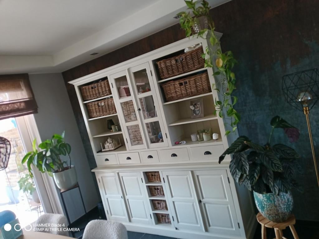 Armoire et table de salle à manger, Enlèvement ou Envoi, Comme neuf