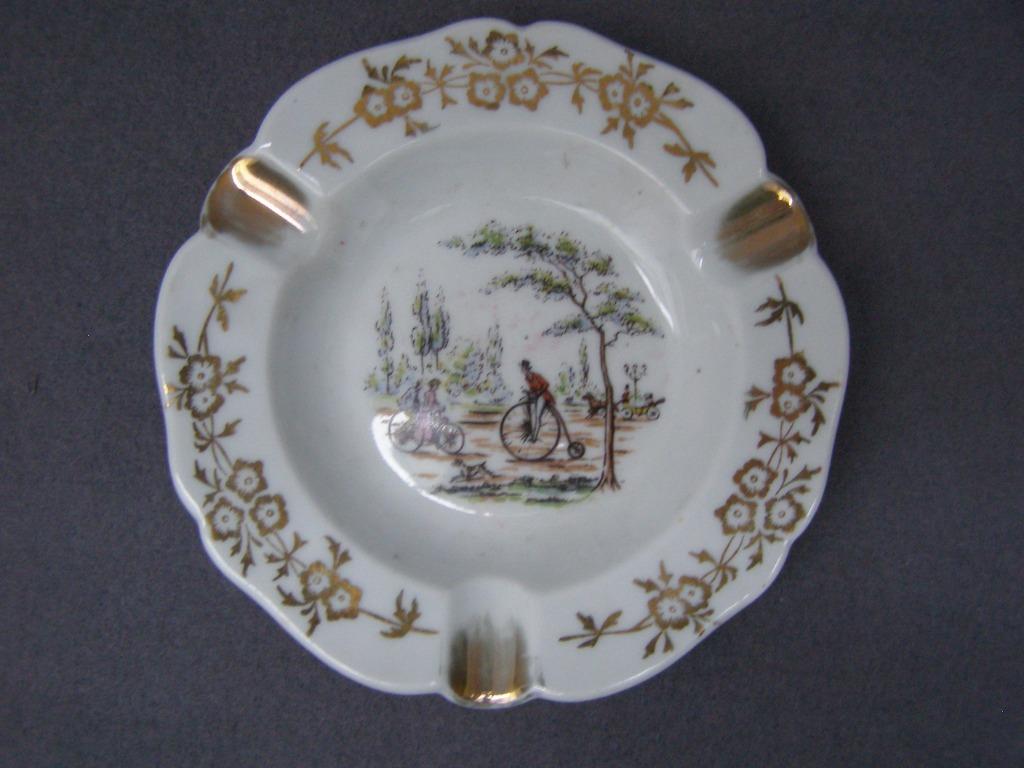 Cendrier en porcelaine de Limoges, Enlèvement ou Envoi