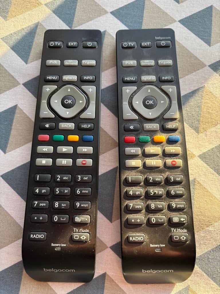 2 afstandsbedieningen, Ophalen of Verzenden, Tv