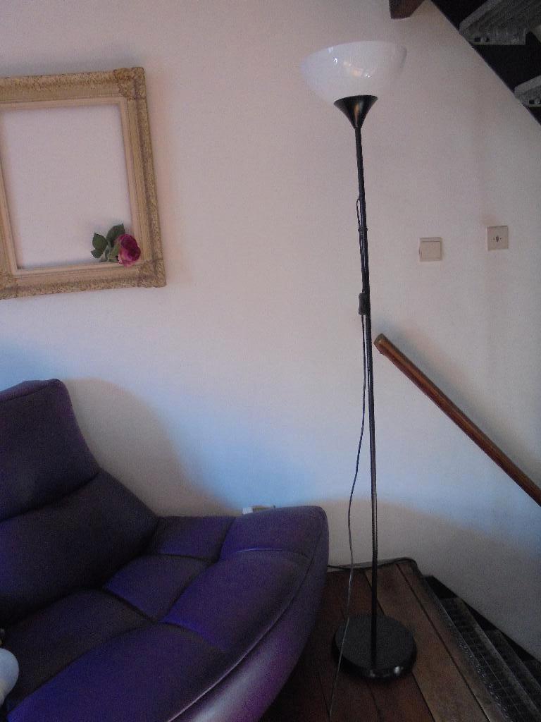 Zwart/witte kap staanlamp IKEA, Huis en Inrichting, Ophalen, Gebruikt, Zwart