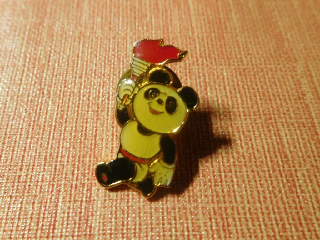 Pin's panda portant une flamme olympique, Enlèvement ou Envoi, Neuf, Insigne ou Pin's