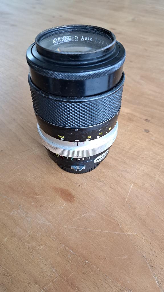 Nikkor-Q 135mm f/2.8 Een klassieke, lichtsterke portretlens, Ophalen, Gebruikt