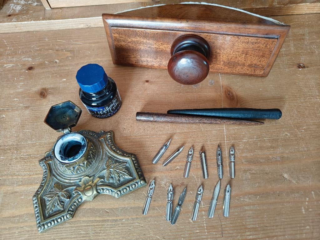 Ensemble pour caligraphie, anciens encriers et tampon buvard, Antiquités & Art, Enlèvement