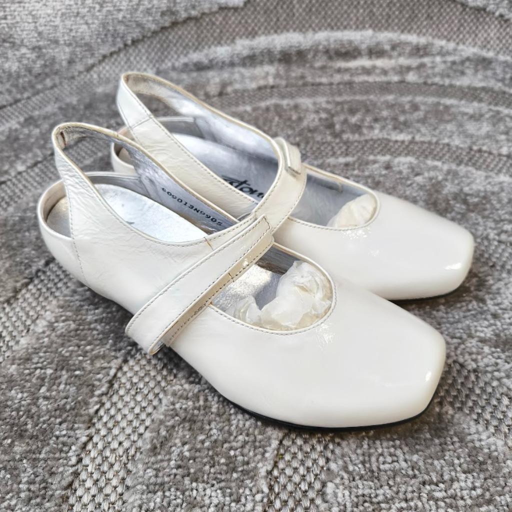 Livingstone pump muiltjes communie schoenen wit uk 2 - eu 34, Kleding | Dames, Ophalen of Verzenden, Wit