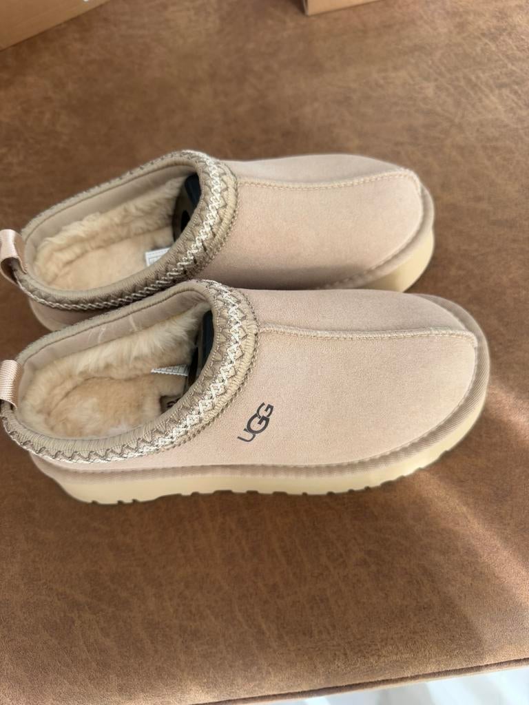 UGG Muiltjes beige maat 38, Kleding | Dames, Schoenen, Nieuw, Ophalen of Verzenden, Instappers, Beige