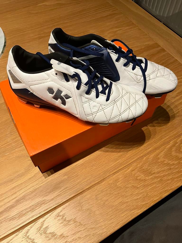 Voetbalschoenen Kipsta maat 37 leer leder Antwerpen, Ophalen, Zo goed als nieuw, Schoenen