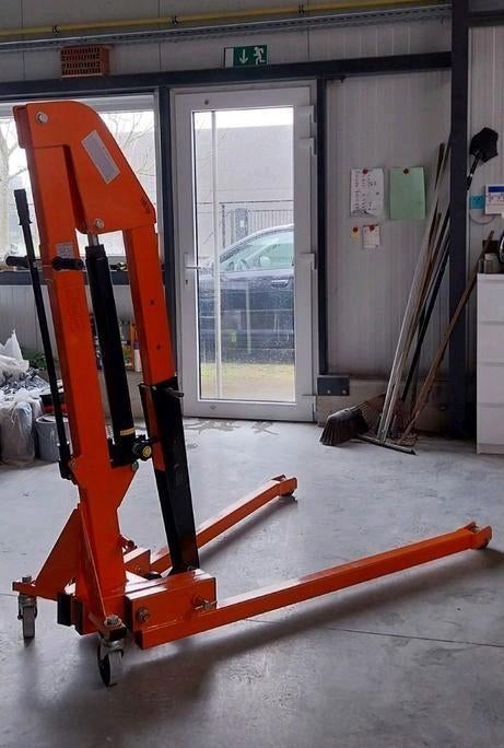 Nieuwstaat Werkplaatskraan capaciteit 1000 kg, Ophalen