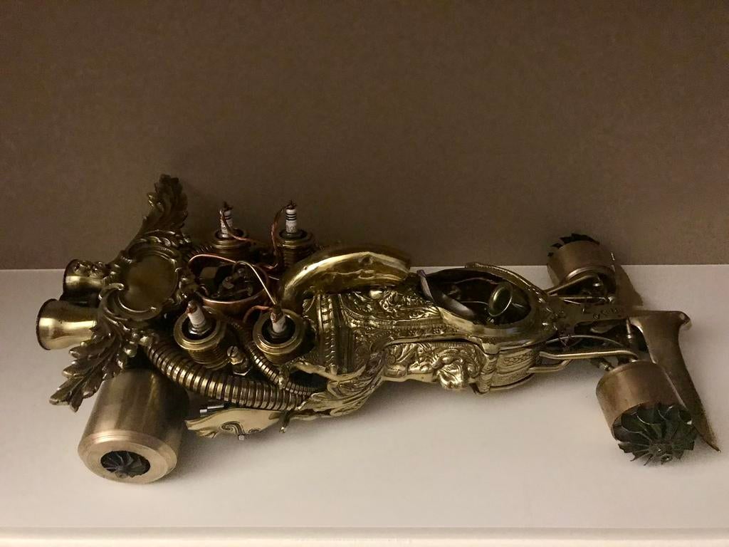 “Formula 1” by Kezanti, Antiek en Kunst, Ophalen, Brons