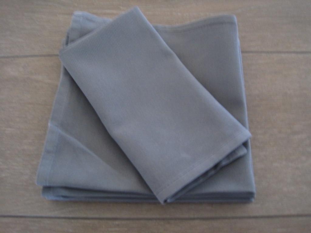 Serviettes en coton gris 120 pièces - à vendre par 6, Maison & Meubles, Cuisine | Linge de cuisine, Enlèvement ou Envoi, Utilisé