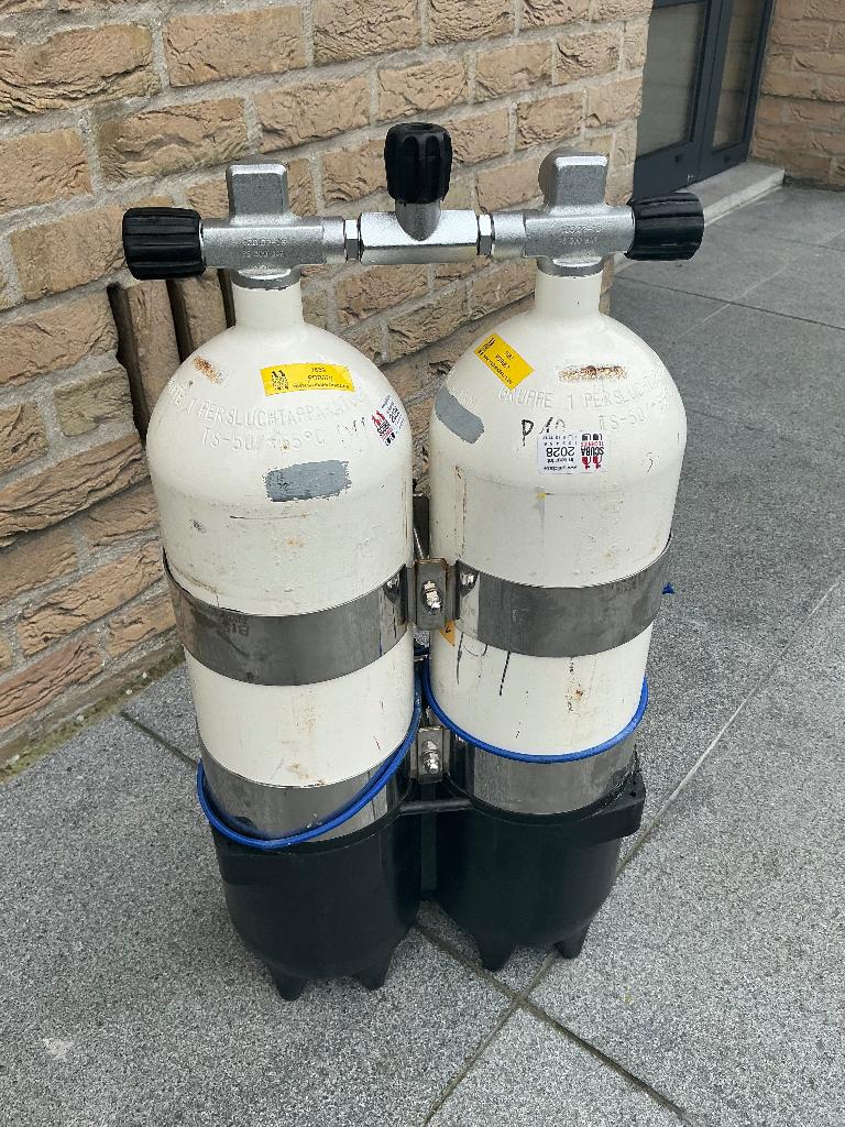 Dubbel 10 - 300 bar, Watersport en Boten, Ophalen, Zo goed als nieuw, Duikfles