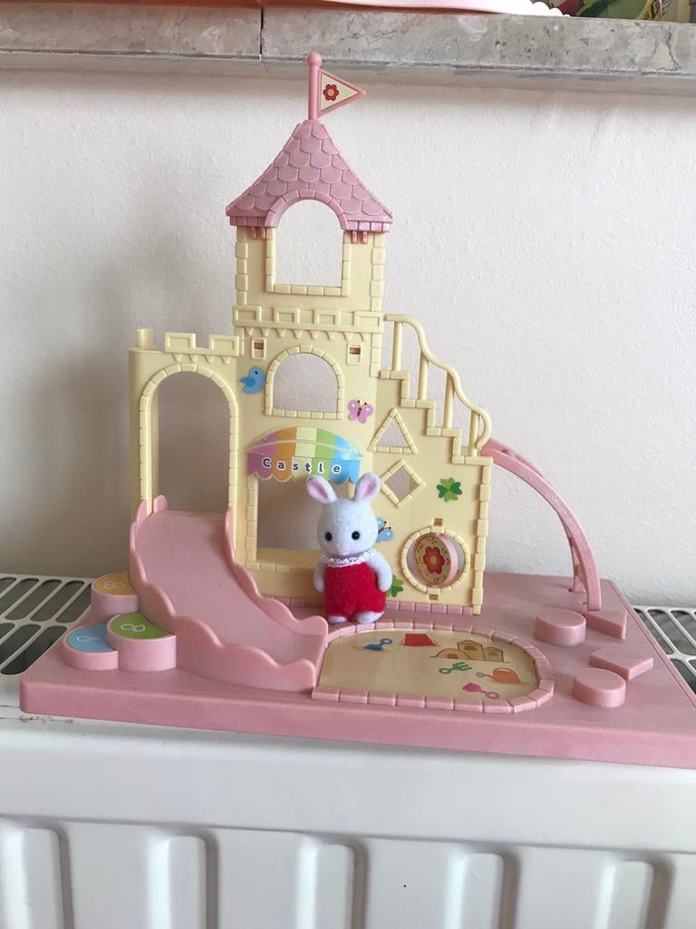 Te koop Sylvanian Families baby avonturen kasteel, Ophalen of Verzenden, Zo goed als nieuw, Poppenhuis